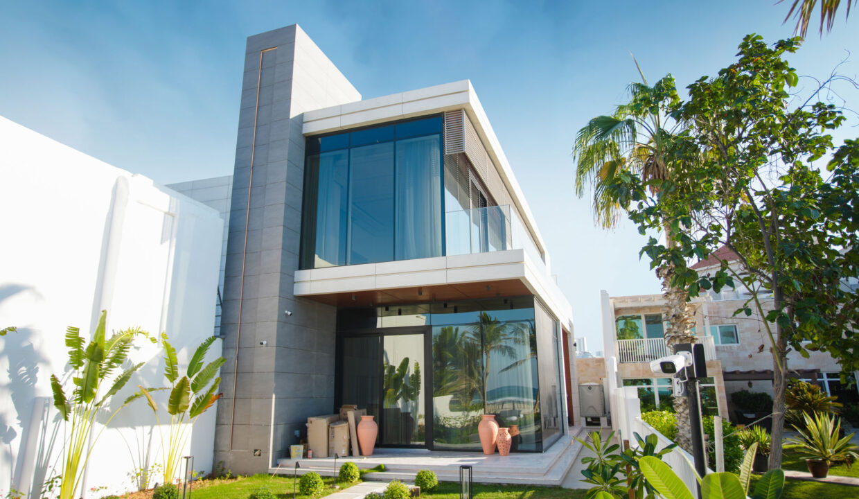 shutterstock_2277463195